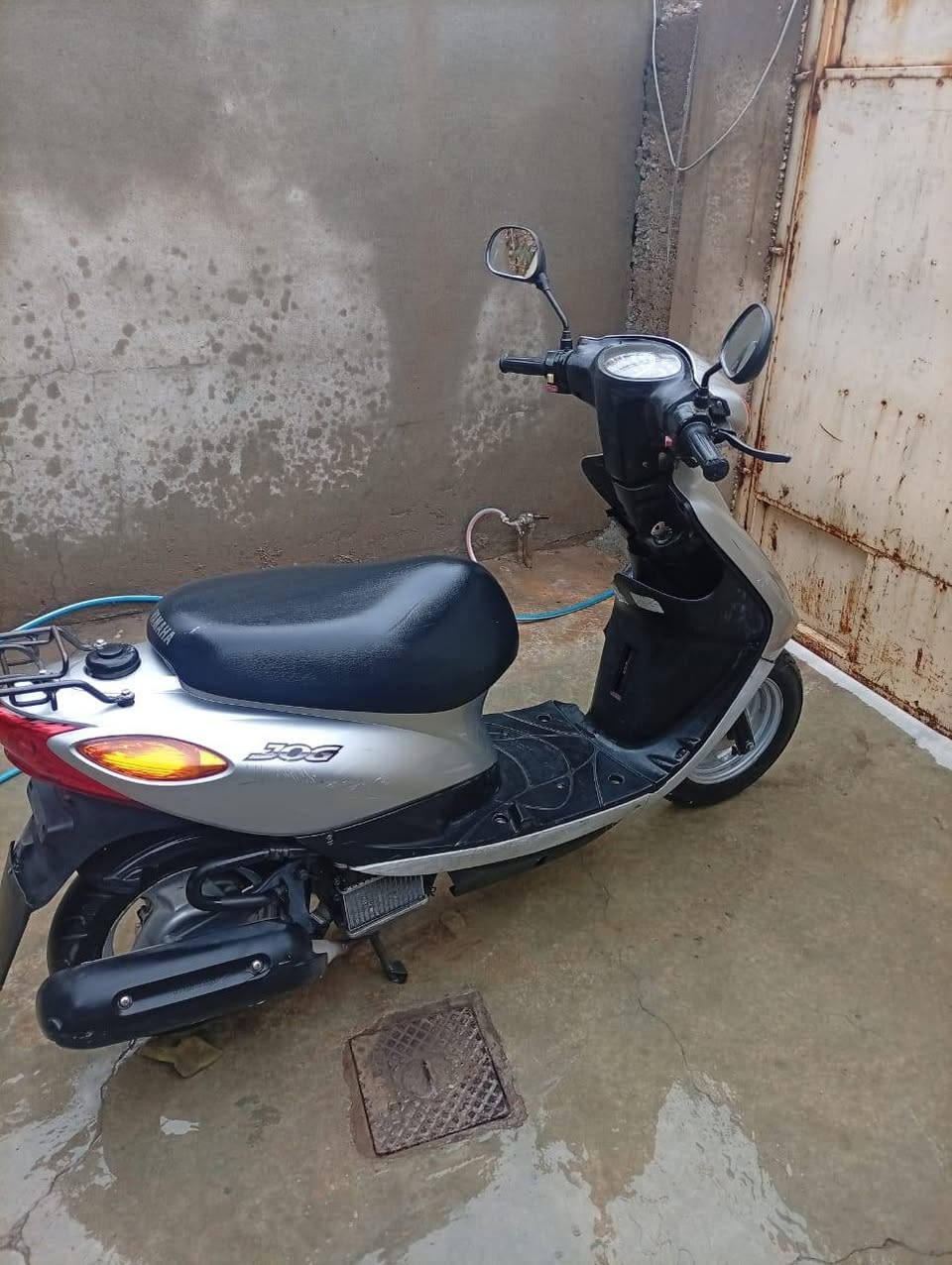 ماطور ياماها ( جوج ) للبيع 
مكينة ما مفتوح على وضع الشركة بالشرط 
كفرات نظيفة ما عدا الصفحة اليسار بيها شوية ضرر بسيط وما مأثر على جمالية الدراجة 
نظام المكينة نوزل 
كهربائيات شغال ما عدا خط الضو الأمامي بي خلل 
بقية الدراجة حيل نظيفة وكاعدة على حسب الأصول 
السعر 300 الف 
الاتصال على هذا الرقم : *********** 
أو مراسلة الحساب
