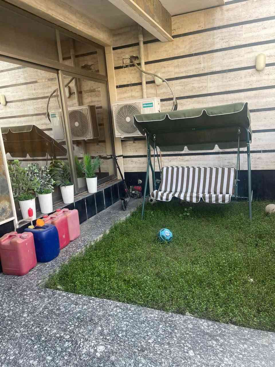 دار للايجار
دار للإيجار مساحته 150 م يحتوي على 3 غرف نوم و3 حمامات وبالكونات واستقبال وطعام وغرفة معيشة وكراج وحديقة ولوندري ومخزن بناء حديث في منطقة حي الحسين مجاور كلية الرشيد للاتصال *********** أو *********** واتساب
