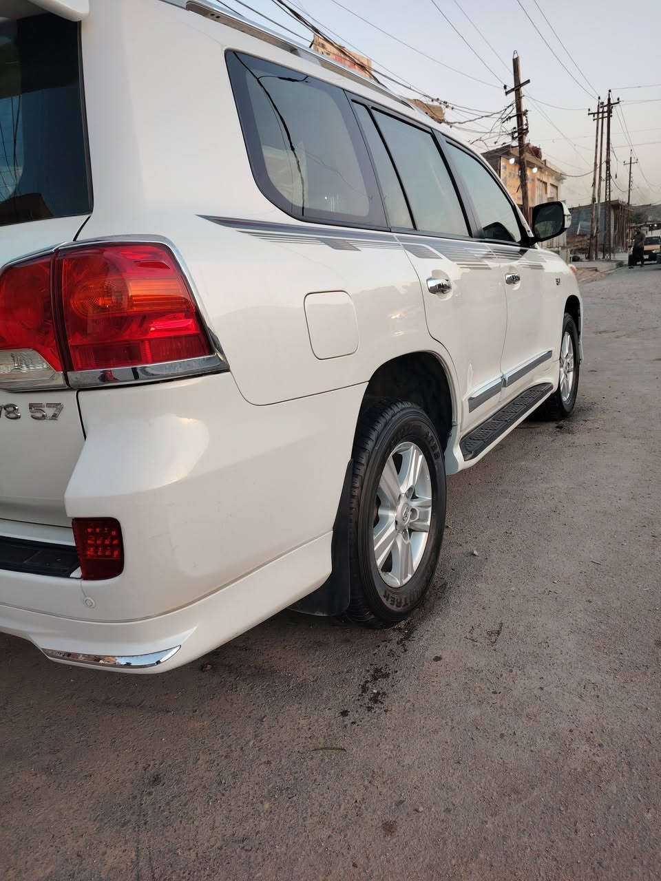 موديل ١٢ مكفوله عدا الدعاميه الاماميه مبدله والقديمه موجوده بدون اي حادث ماشيه ١٣٥ الف حقيقي سياره ما ناقصه اي شي محرك ٨ سلندر ٤٦٠٠ أرغب محرك مراوس ب موديل ١٦ أو ١٧ أو ١٨ مكاني بغداد ***********
