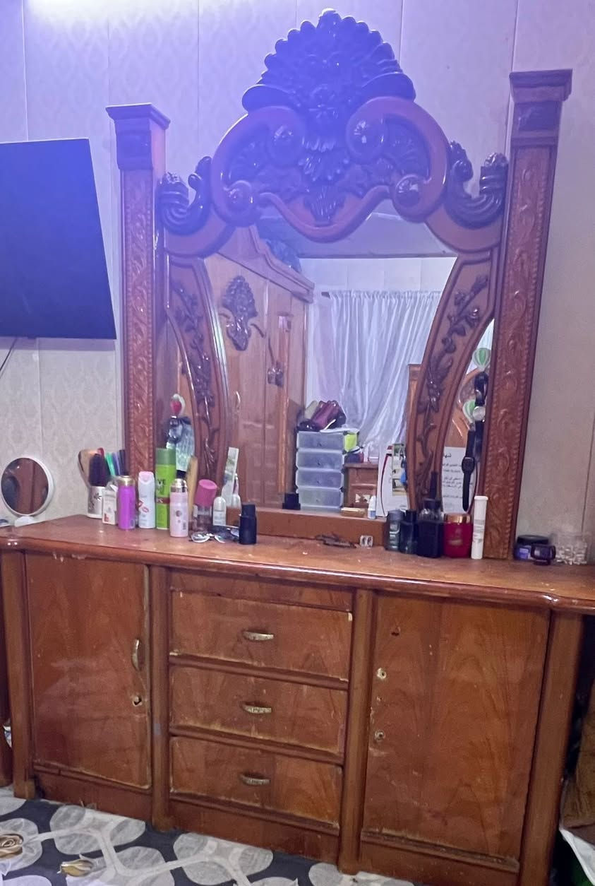 غرفة نوم مستعملة للبيع تفاصيل اكثر اتصال ***********
