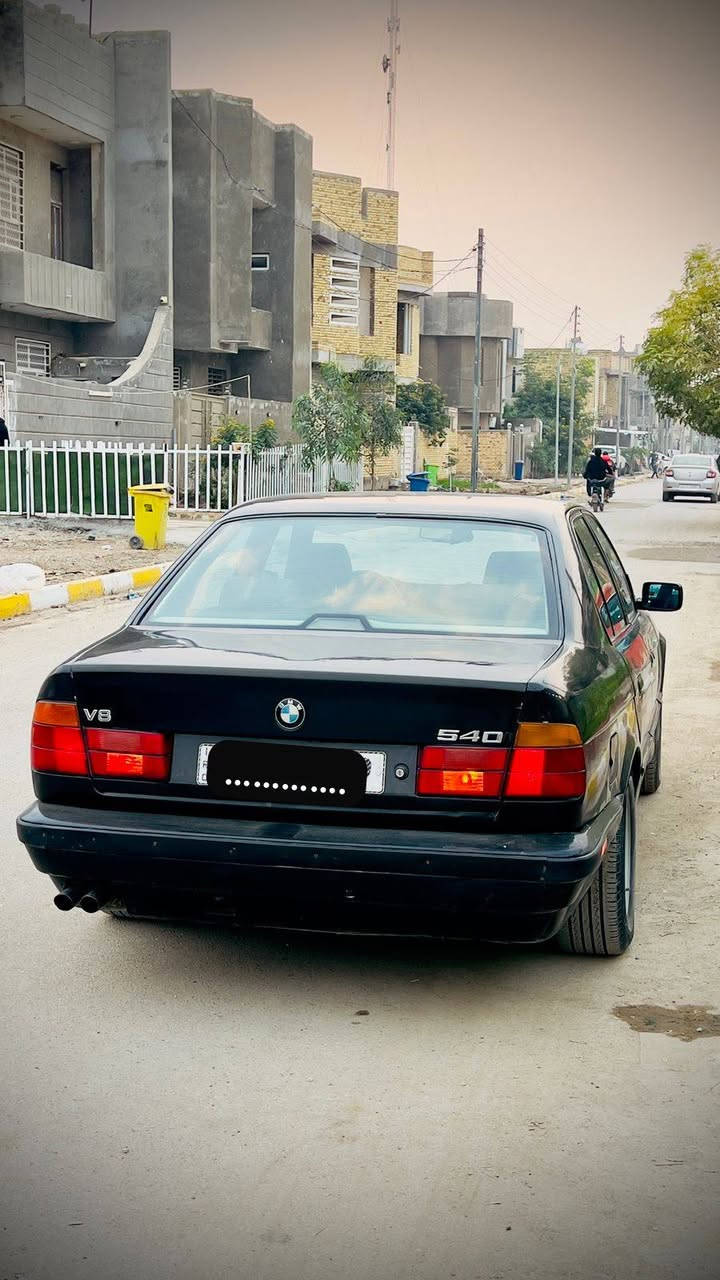 للبيع سيارة 540أصل بليته وسنوية  موديل 1992رقم انكليزي بغداد باسمي هزة جديده مصبوغة عام سعرهه ٦٩ مكان السيارة ذي قار الشطرة ***********
