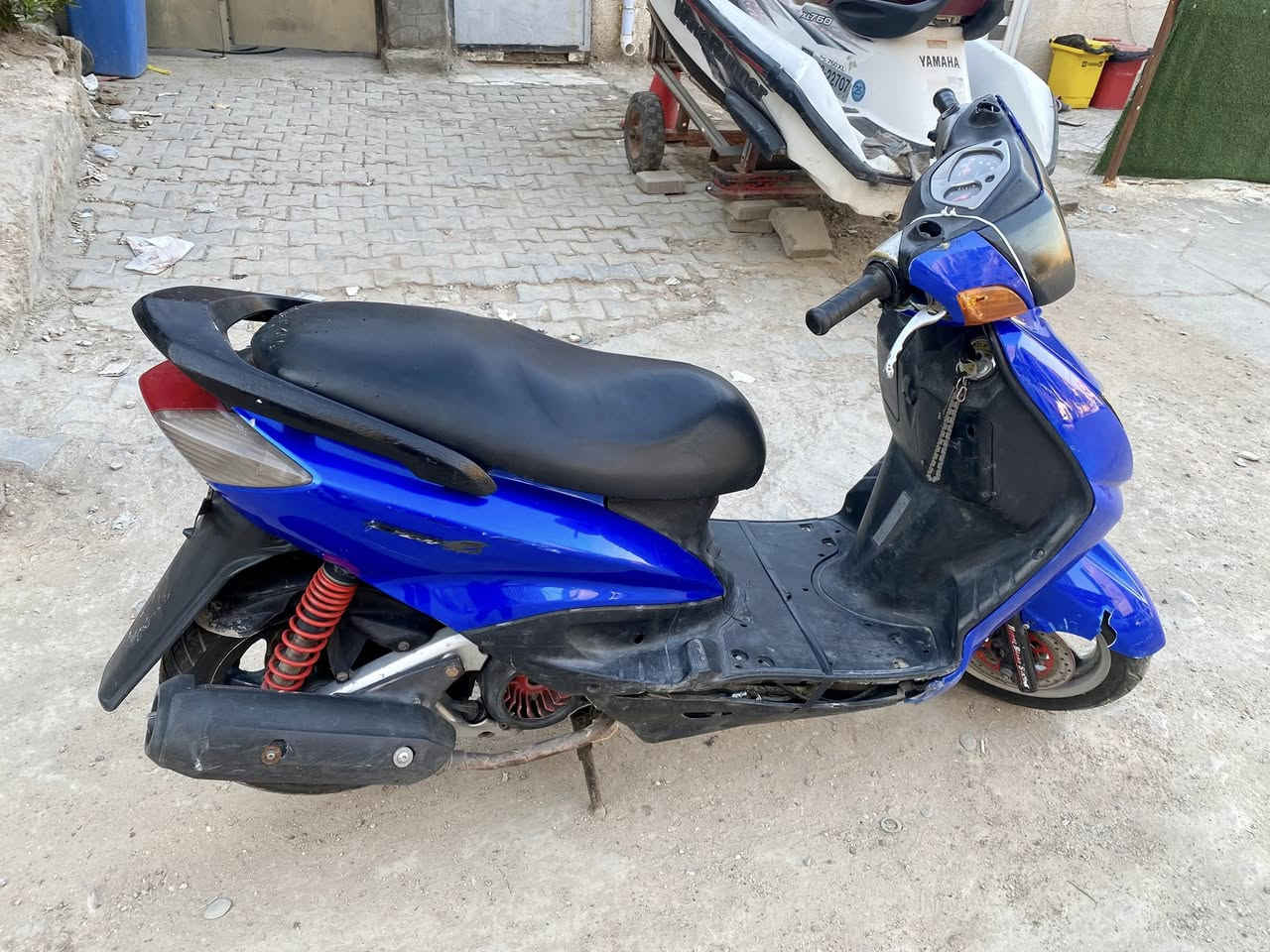 السلام عليكم ورحمة الله 
..
دراجة سكنس نثية 140 شغالة خير من الله سلف شغال .كهربائيات شغالة...نقصهه عرموطة خارطة فقط  السعر275
.. مكاني بغداد الكسره شارع المغرب 
***********
