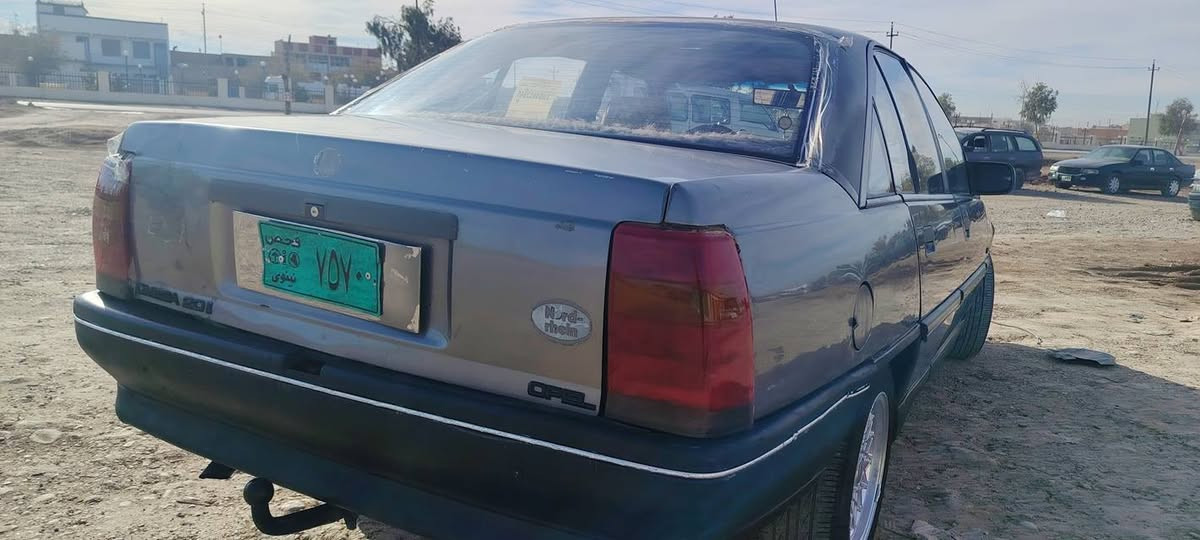 وميكه حجم 20 موديل 90
فول اتوماتيك
محرك كير شرط 
سنويه أخضر وكاله من وكيل تحويل من شرعي كربون بيها كهربائيات كلها شغاله
تخم تاير امامي خلفي جديد
سعر 18 بي مجال بسيط
***********
مكاني تلعفر
