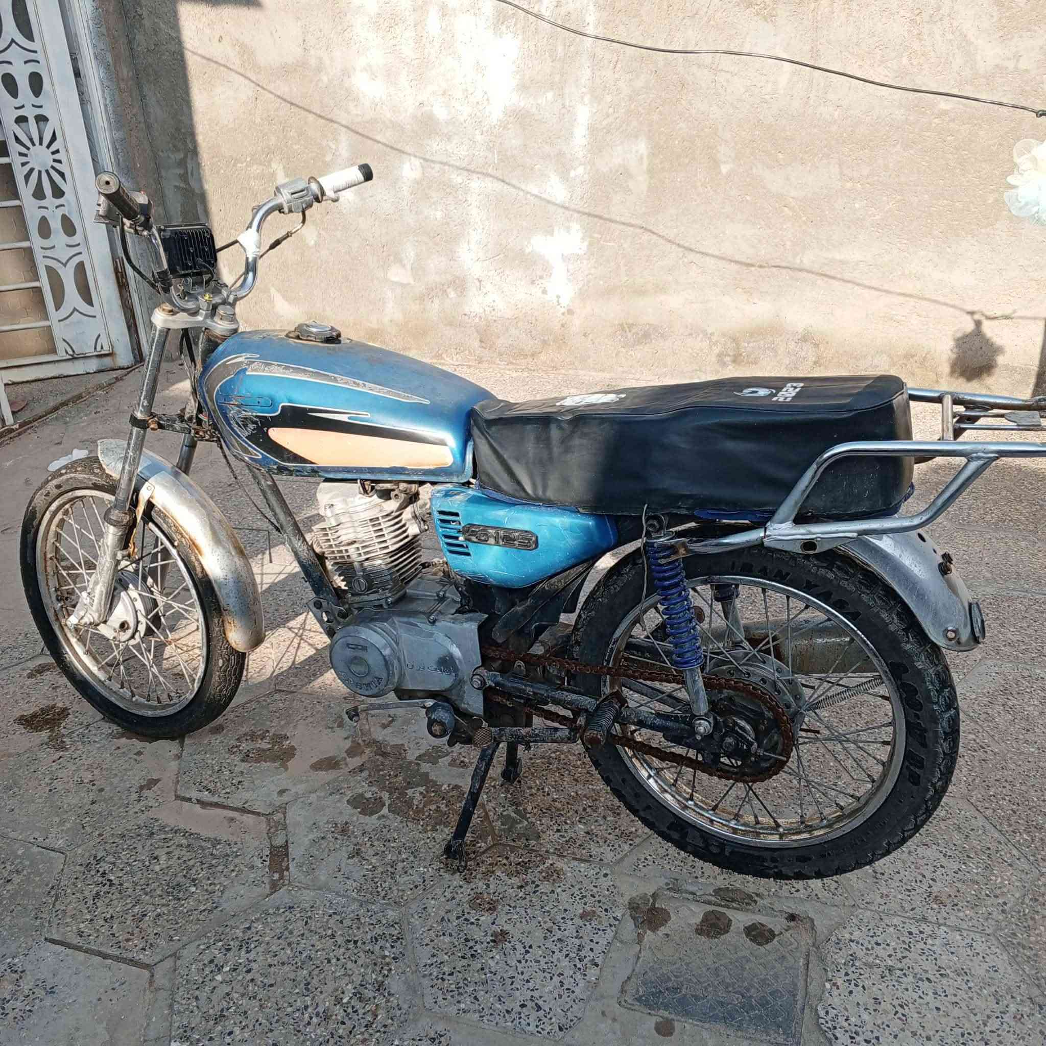 ارشه للبيع  موديل19 زوينه الدراجه
مكينته نظيفه   السعر 140.  أوراقه محتركه


**إذا كنت صاحب هذا الإعلان وتريد حذفه لأي سبب، رجاءا أرسل رسالة إلى الدعم الفني**