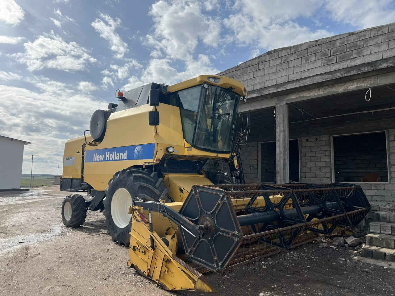 للبیع حاصودە5070مودیل2008  دبل درام طبلە قلاب طبلە17فوت دبل کشن معمل کهرابای مکفول مدیواما ایداما کامل جاهز للحصاد اذا ما شرای لا تزعجنا 
عینوان قضاء بردرش ***********
