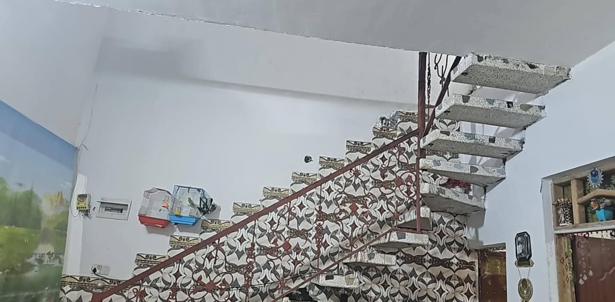 بيت للبيع مساحه 130
بناء 2024.مرتب . عكادة. 
القاط الاول غرفة وصاله ومطبخ مفتوح وديوانية وصحيات خارجية. والطابق الثانية صاله مفتوحه. العنوان. العوفية قرب افران ابو اثير. للاتصال ***********
