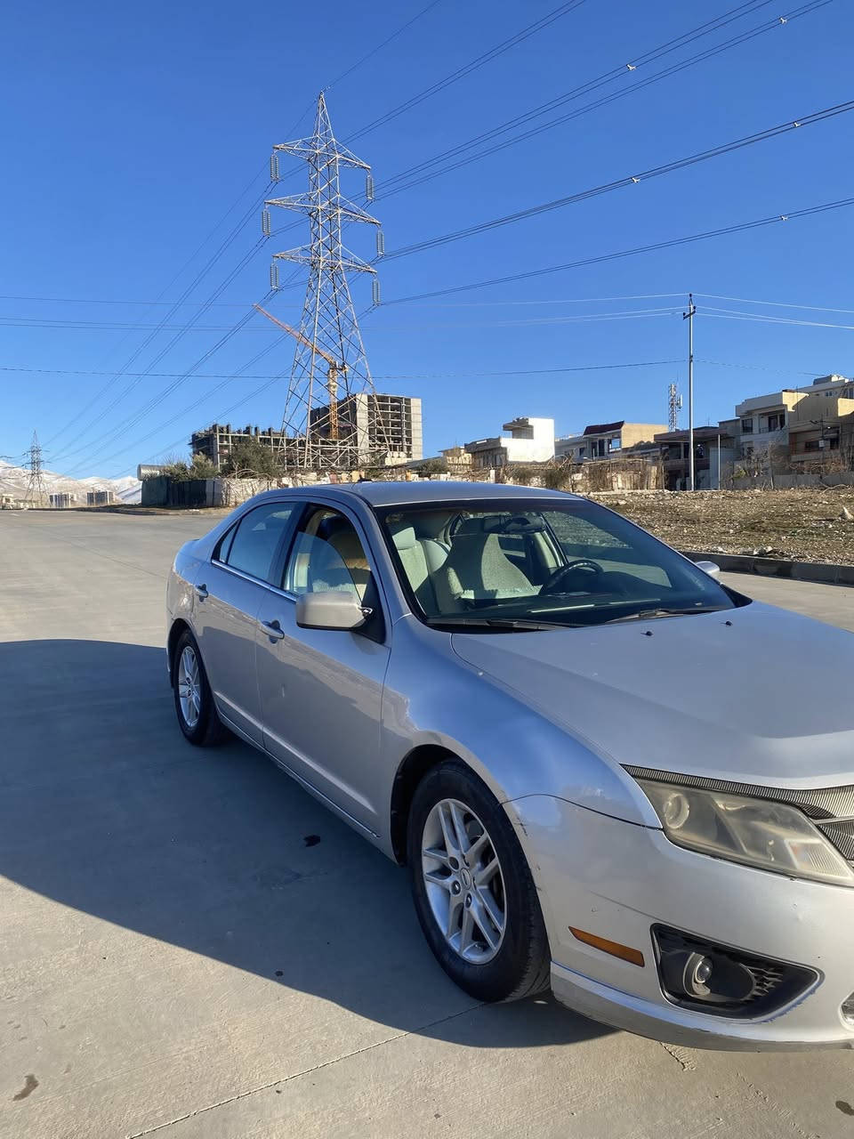 سڵاوتان لێبێت
فۆرد فیوژن ٢٠١٠ se 
دو پەڵە بۆیاخی هەیە بێ ناوگرتن 
کاڵبونەوەی نیە بە شەرت  
گێڕو مەکینەو سوکان بەشەرت 
سوکانی بیلادە بێ عەیب 
سەنەوی تا ٢٧ تازەیە 
غەرامەو تەحویل بە شەرت 
سعری ٨٥ گەڵاو مەجال 
موشتەری نیت بێزارمان مەکە
0770 882 13 47
