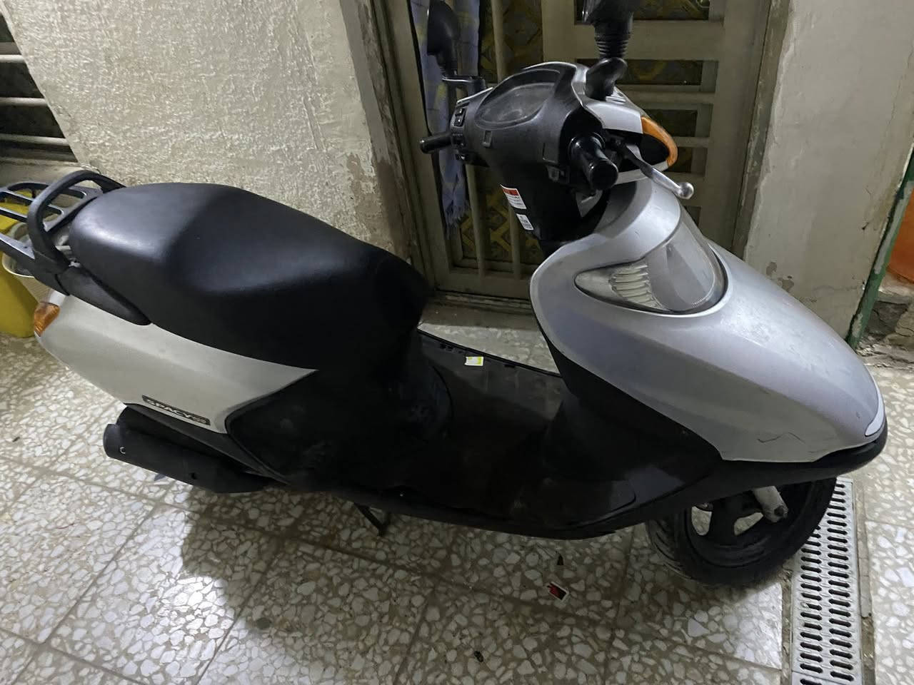 سلام عليكم دراجه سبيسي فول كلشي شغال نضيفه كلش رايده 700مراوس اب جيتي آر حسب لقناعه عادي مكاني لبلديات قرب ملعب لمدينه رقم *********** وتساب متواجد
