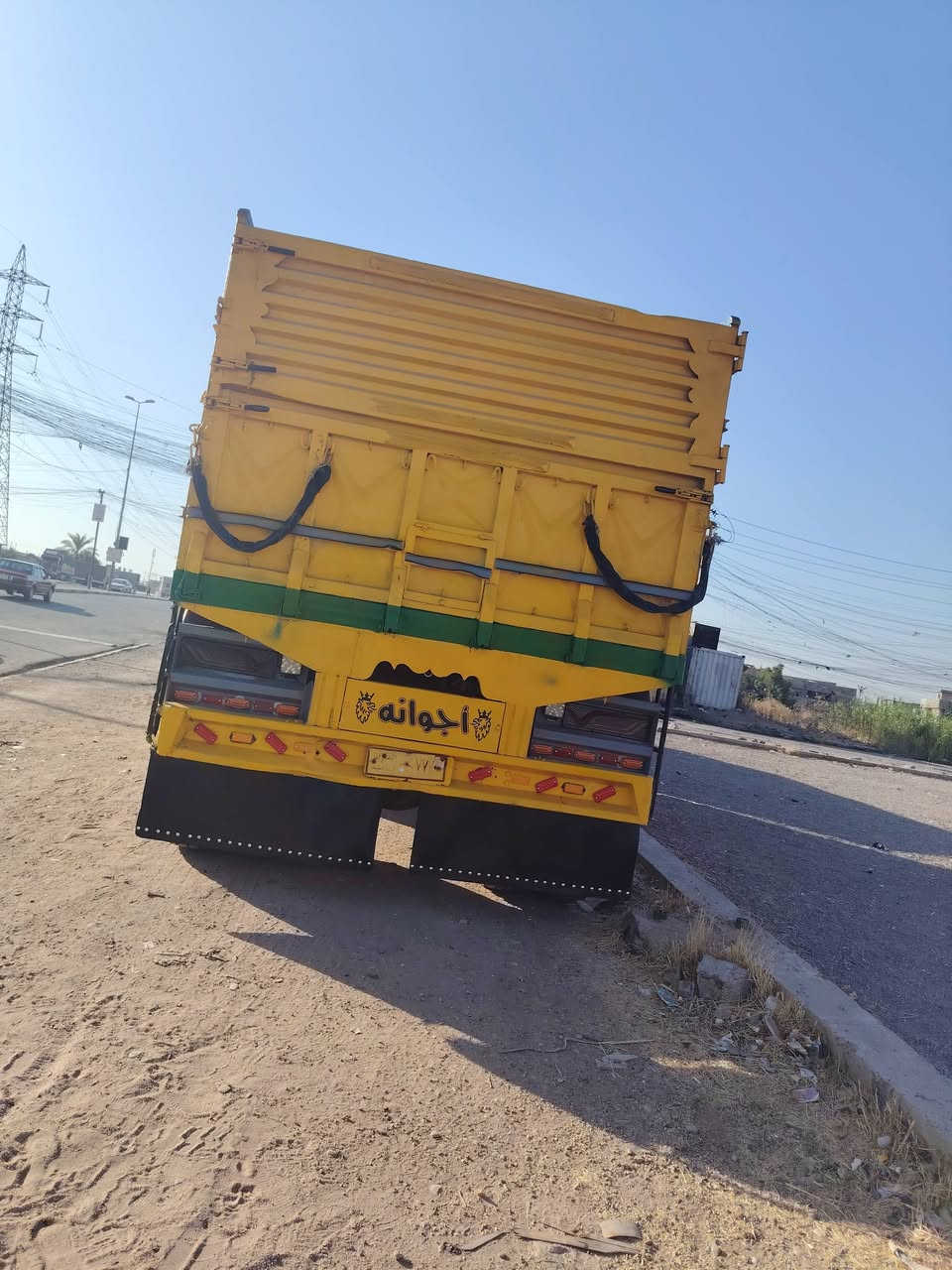 السلام عليكم مقطوره للبيع الطول طول 7:50
 دناگير برينه طخم تاير جديد ويل 24 مكاني الموصل.. *********** ...***********
