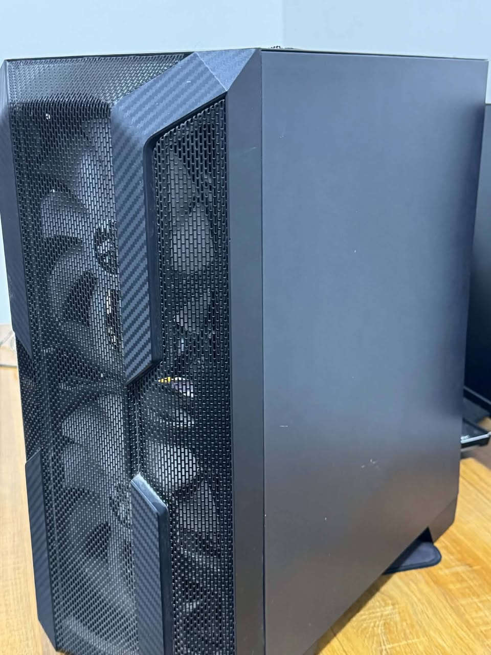 🔥 للبيع تجميعة ألعاب قوية ونظيفة 100٪ 🔥

🖥️ المواصفات:

✅ المعالج: Ryzen 5 3600
✅ التبريد: Water Cooler
✅ كرت الشاشة: RX 580 8GB
✅ الرام: 16GB (2×8) AData 3200MHz
✅ المذربورد: ROG Strix Gaming
✅ التخزين:
• SSD 128GB
• HDD 500GB
✅ الباور سبلاي: Thermaltake Smart RGB 650W
✅ كيس Gaming حجم كبير ونظيف
✅ كيبورد Redragon
✅ ماوس Logitech

🎮 التجميعة مناسبة للألعاب، الدراسة، التصميم والاستخدام اليومي، وتقدم أداء ممتاز مع أغلب الألعاب.

💯 الحالة: نظيفة وكاملة وجاهزة للاستخدام.

💰 السعر: 500 الف وبيها مجال بسيط
يتوفر توصيل.

***********
