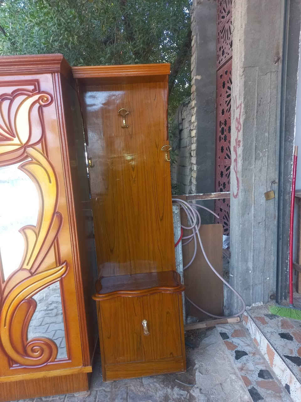متوفر غرفه سته باب مستخدمه نضيفه جاهزه صبغ وتلميع ويدات كله جديد العنوان كوت حي الجهاد للتواصل مراسله الصفحه او الاتصال متوفر واتساب ***********
