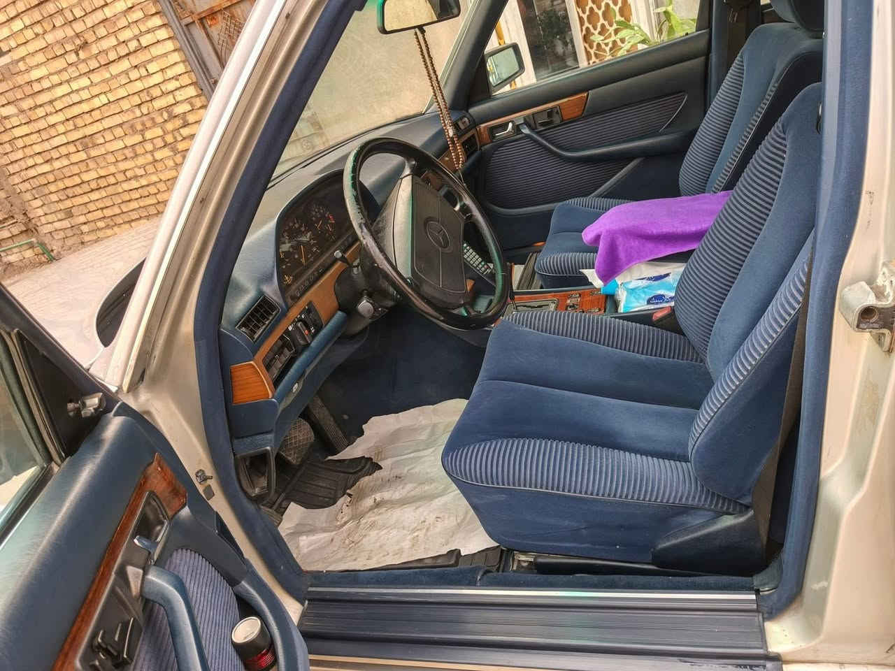 السلام عليكم مرسيدس جامبو موديل٩٠ فول مواصفات سلايت روف هوك خلفي بلاد موبايل بلاد بردات خلفية سچچ نوزلات جديدة حدادية جديدة مكينة وكير جدد بدون ضربة وقطرة خياس مابيها أربعة جام كهرباء باب قصير محرك٦ بلادي٣٠٠ كشنات كهرباء ‭٠٧٨٢ ٤٩٢ ٦٣٣٧‬
