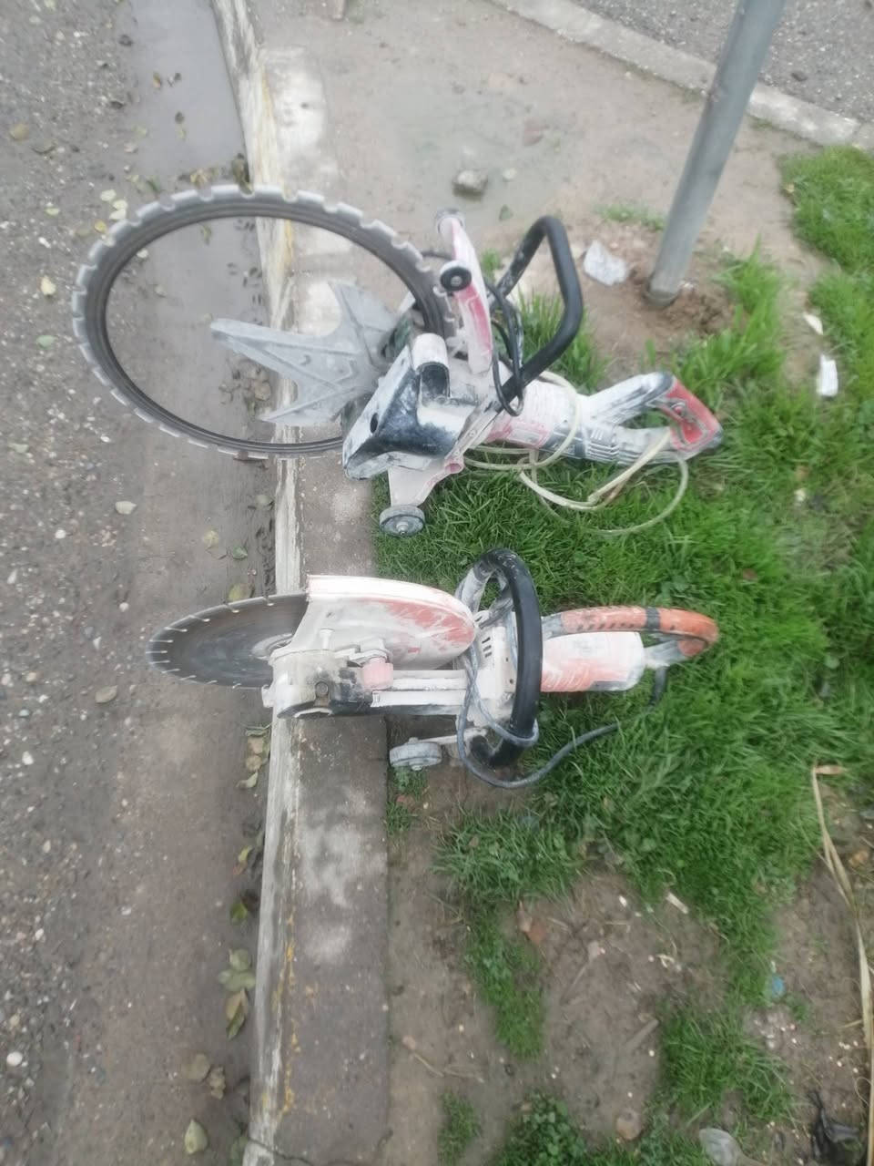 قص الجدران والسقوف الكونكريتيه بل كوسره كتر بدون ارتجاج قرص 40 سم وتفليش وتنقير الجص والأسمنت وقلع السيراميك الأارضي الجداري وهدم وتفليش الجدران *********** حالين في بغداد
