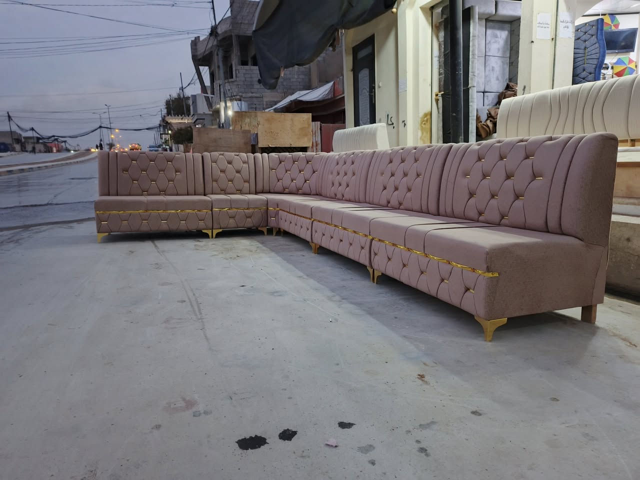 متاح ديوانات عراقية لبيع شرط ضمان سعر 450 الف معا 4 كوشات هدية  مواد خشب بلوك اسود 18 ميلي سفنج مميز اول 10 سنتيم تغليف الضهر معاكس يوجد خدمت توصيل داخل وخارج الموصل ***********
*********** يوجد واتساب ع رقمين
