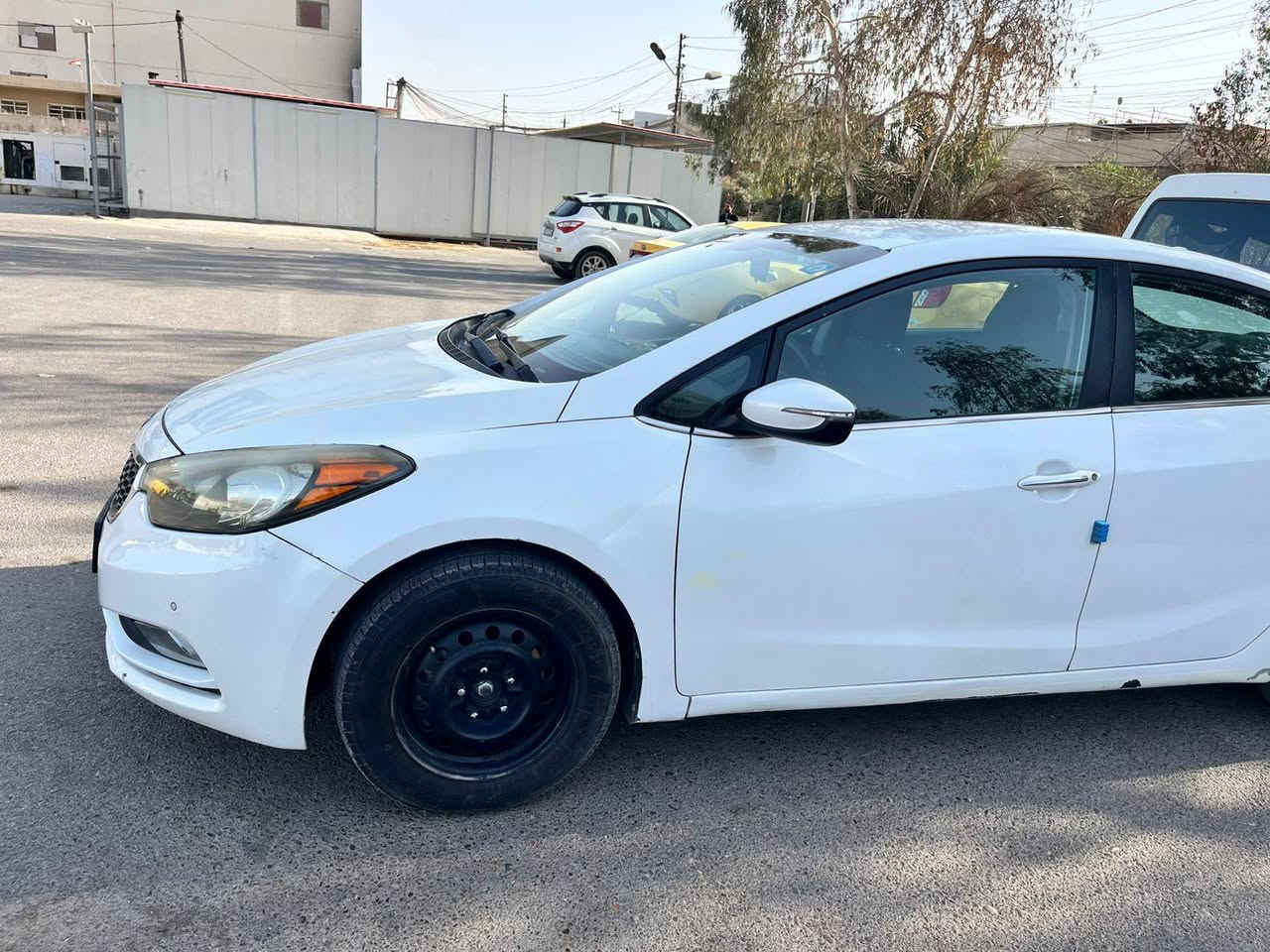 فورتي امريكي موديل 14 السياره جاهزه محرك GDi
                  .. السعر 96 وبيها مجال..
 رقم بغداد بسمي ضررهه جاملغات اماميه و   الجاملغ الخلفي. موجود السونار ويه الصور  تبريد شغال مكاني ابو غريب متواجد من 3 العصر و وره.   
                     ***********
