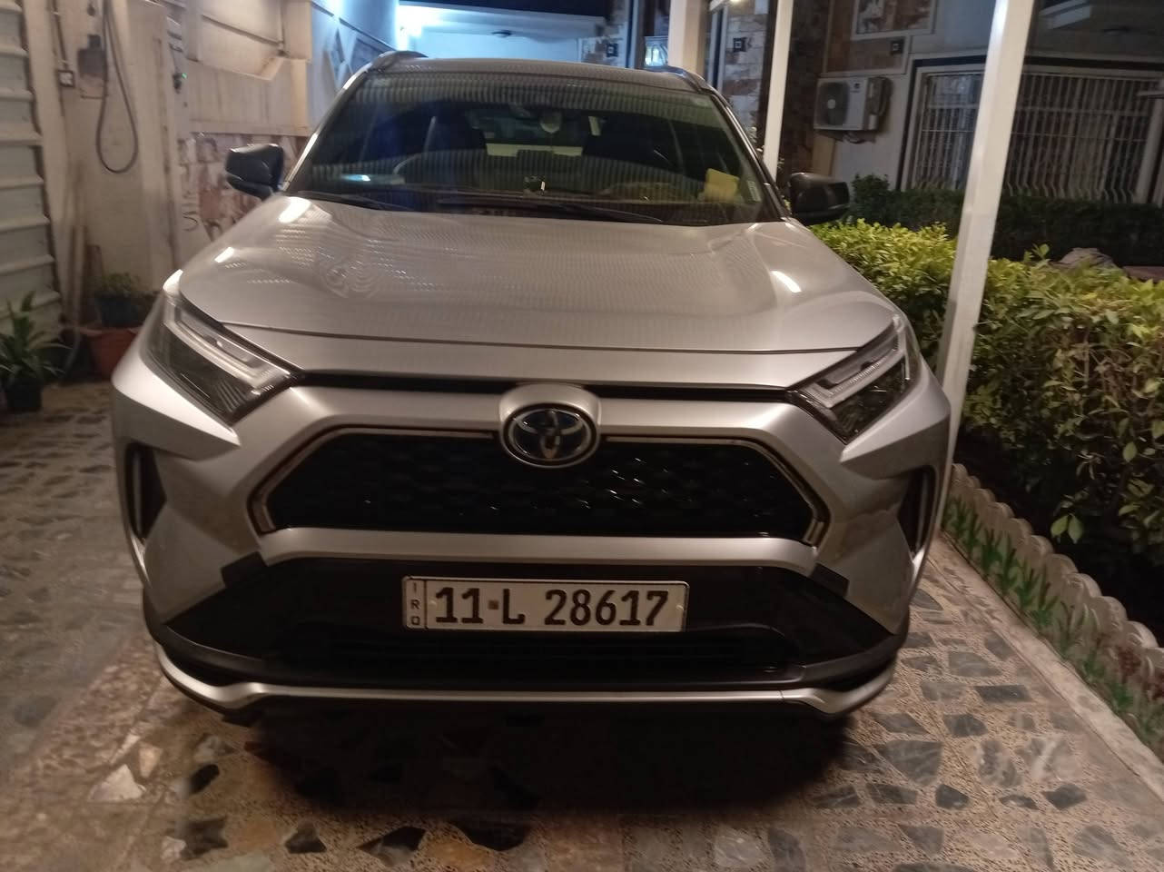 السلام عليكم ورحمة الله
راف فور 2022 بلك-ان برايم توكلار 

والمواصفات 📜
بلك-ان برايم توكلار فول للخير 

1:فتحة سقف(سلايد روف)  Slide roof 
2:تبريد قطعتين  🥶  cold cooling 
3:تحكم ستيرن  Stern control 
4:مثبت سرعة  Cruz 
5:جام اوتو  Automatic 
6:شاشة بلادية  📺  big screen 
7:اشاير بل مري (هايلوجي)  Hyology 
8:سبير شركة منازل 
9:كشنات جلد +تحكم كهرباء  leather seats 
10:السيارة 4×4 فور ويل  4WD 
11:تبريد مناخ منفصل   separate climate 
12:منافذ شحن Usp +شحن لاسلكي  charger port 
12: لايت زينون بلادي عالي ناصي  LED lighting 
13:بصمة ابواب فتح وقفل  electronic door key 
13:زراك الايت بلادي
14: 5راكب بلادي
15:بصمة تشغيل
16:جنطة كهرباء فتح وغلق 
17:رادار جانبية  
~~~~~~~~~~~~~~~~~~~~~~~~~~
ماشية : 57ميل حقيقي شرط الفحص
السيارة محرك صدر كلة جديد ومكفول شرط الفحص 
ودهن وفلتر بانزين فلتر تبريد فلتر دهن كلة بل وكالة 
وشرط الفحص 
والسيارة بيها سونار كامل 
وصور الحادث والسونار كلة موجود منشورات 
~~~~~~~~~~~~~~~~~~~~~~~~~
رقم بغداد بسمي شخصيا وشرط التحويل 
السيارة ربع متصرف عليها جدا حلوة ونظيفة
~~~~~~~~~~~~~~~~~~~~~~~~~
السعر (288) وبيها مجال لشراي 
----------------------------- 
العنوان: بغداد (شهداء البياع) 
~~~~~~~~~~~~~~~~~~~~~~~~~~
للستفسار على الرقم التالي ⬇️⬇️📞📱
(***********)
(***********)
