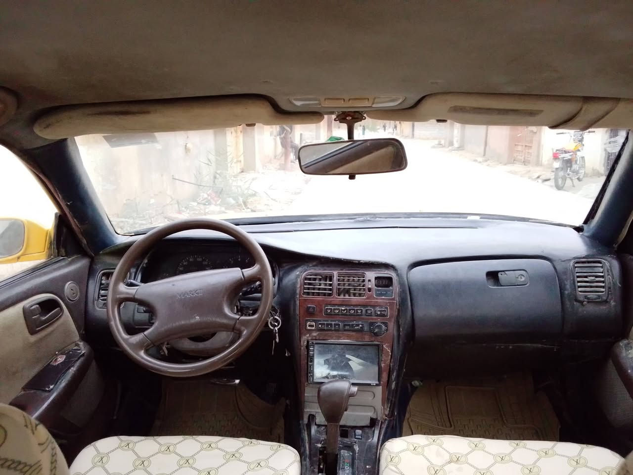 السلام عليكم سياره مارك نفخ للبيع مراوس
حداديه جديده مكينة بيها خيط بخار تواير نضاف كهربايات كلها شخاله راعيها يريد مداور ابيع كوم حديد اتعهاد بل الصوليات 17ورقه رقمي ***********مكاني ناصريه
