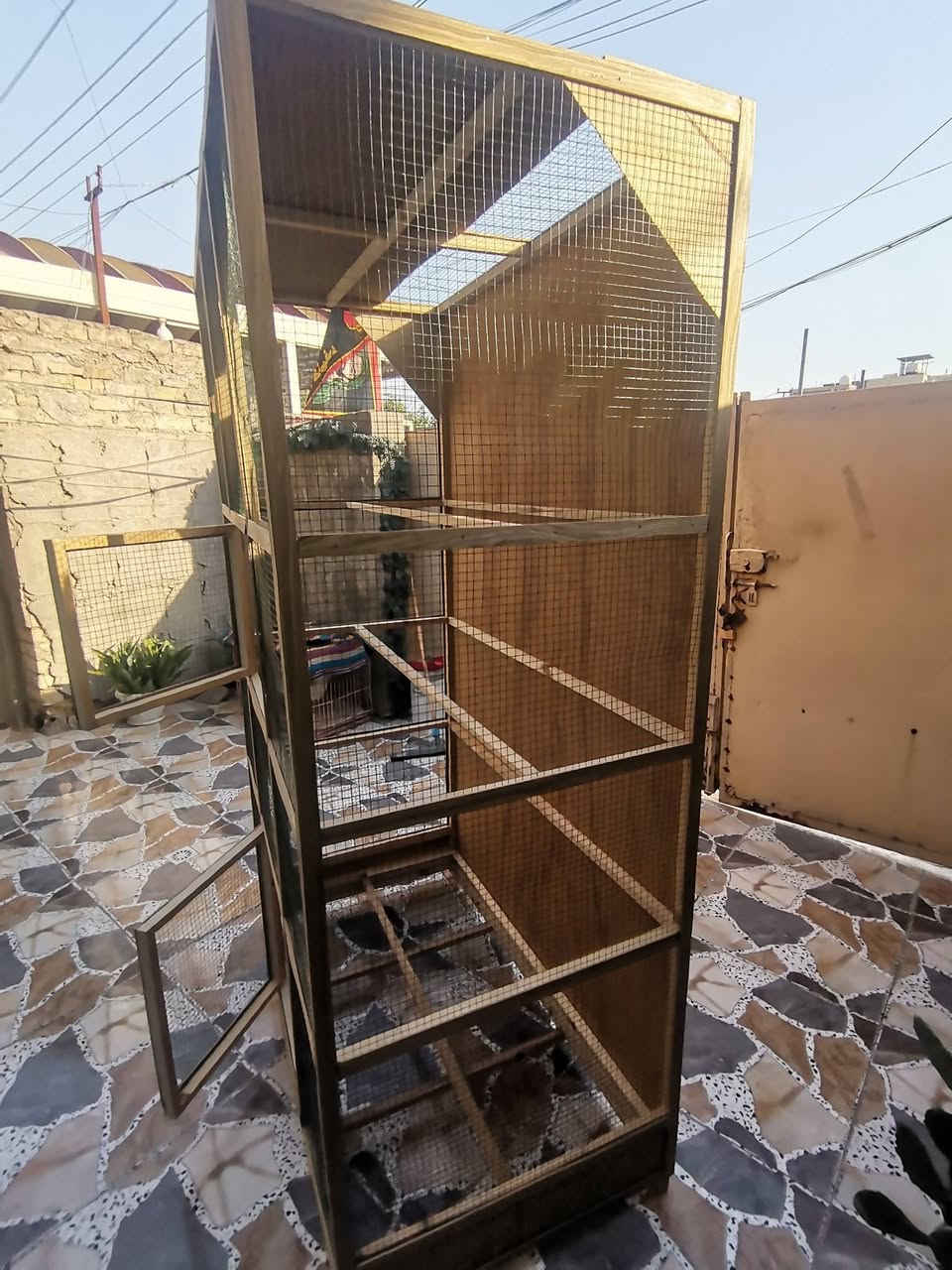 للبيع قفص تفصال ثقيل وطير الحب أوربي مع الخانة المكان زعفرانية ***********
