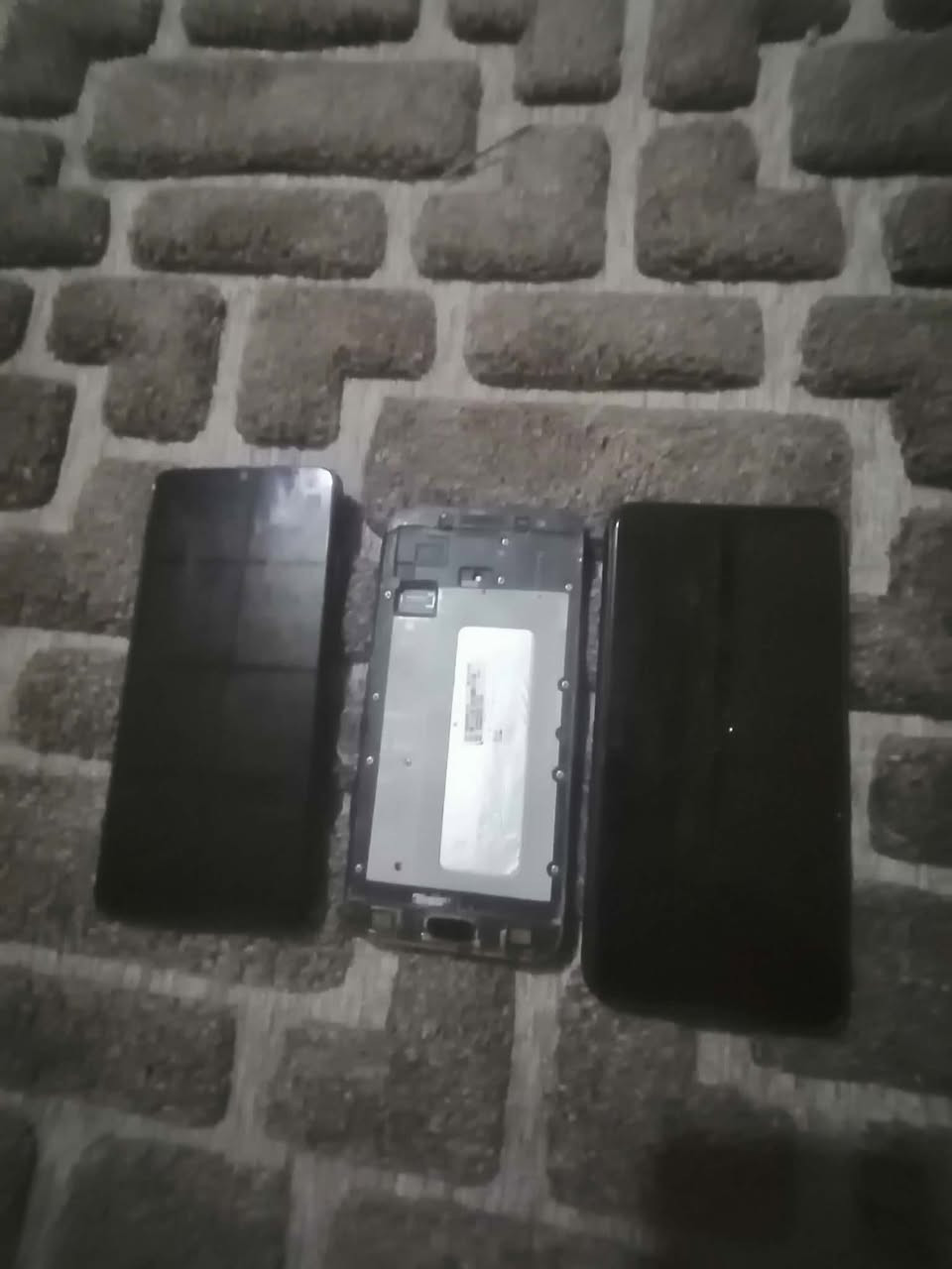 مكلف بل نشر اجهزه البيع كلهن شغالات جان بس عوزهن بطاريه واحد عوزه شاشه ذاكرتهن ***********بصره زبير
