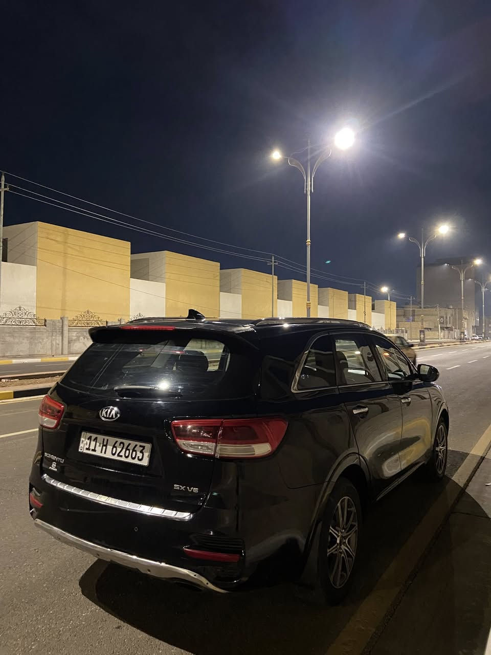 السلام عليكم سورنتو 2016 فول مواصفاتSXخنك 
رقم بغداد دولي بيه 2صبغ چاملغ وبنيد فقط 

1-اشاير مري
2-شفط مري 
3-بصمه
4-بنورامه 
5رادار خلفي 
6-رادار امامي 
7-رادارات جانبيه
8-شاشه بلاديه 
9-كشنات جلد 
10-تدفئه كشنات 
11-لد امامي
12-لد خلفي 
13-كأمره دواره
14-لايت عدسه 
15-جنطه كهرباء 
بعد بيه هواي مواصفات ماذاكرهن تبريد تدفئه شغال 
محرك 6سلندر وارد امريكي 
العنوان كربلاء 
للستفسار :***********
السعر 165
