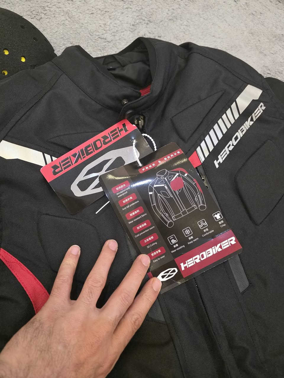 للبیع کامل درع جدید
ابیض قیاس M
اسود قیاس XL
***********
