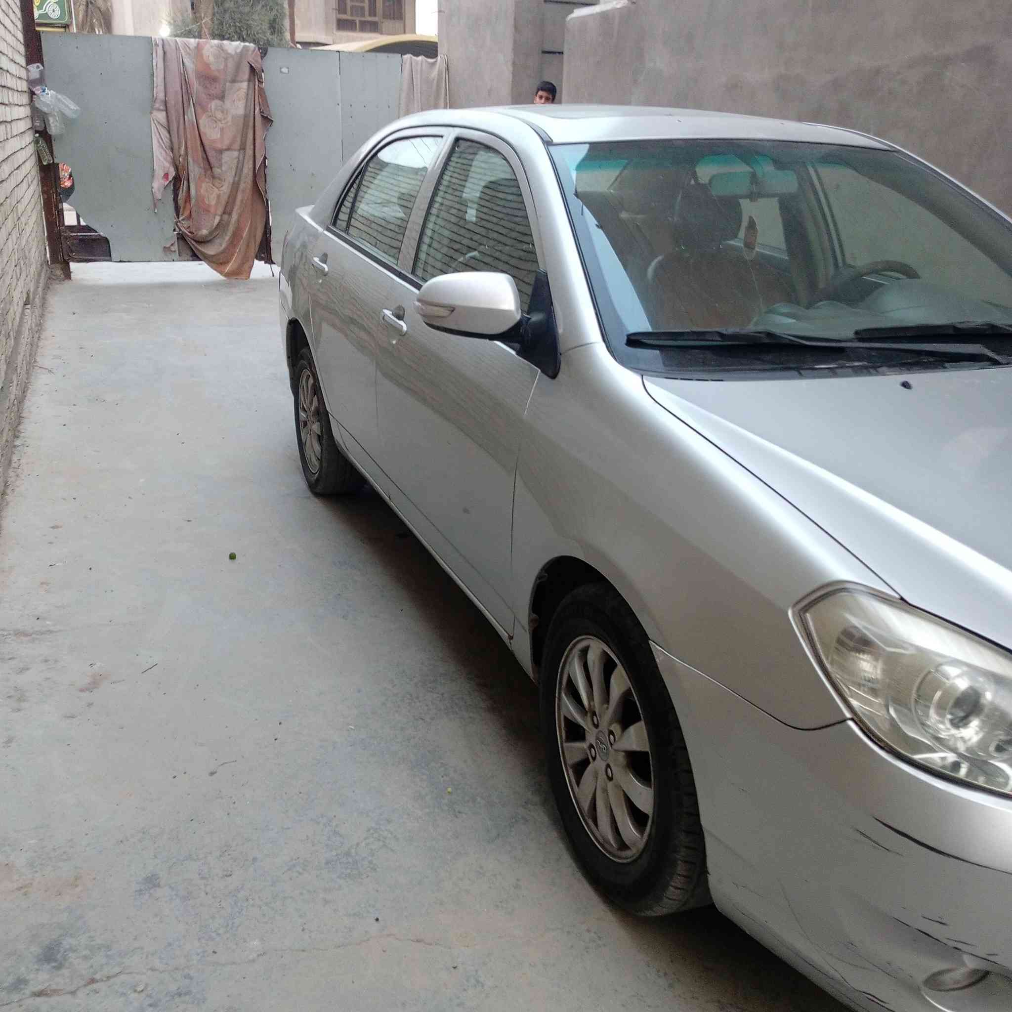 السلام عليك بي واي دي موديل 16 مكفوله من صبغ  بيه معجون قليل بصوره معروض سعر 63$ رقم بغداد بسمي  رقم ***********
