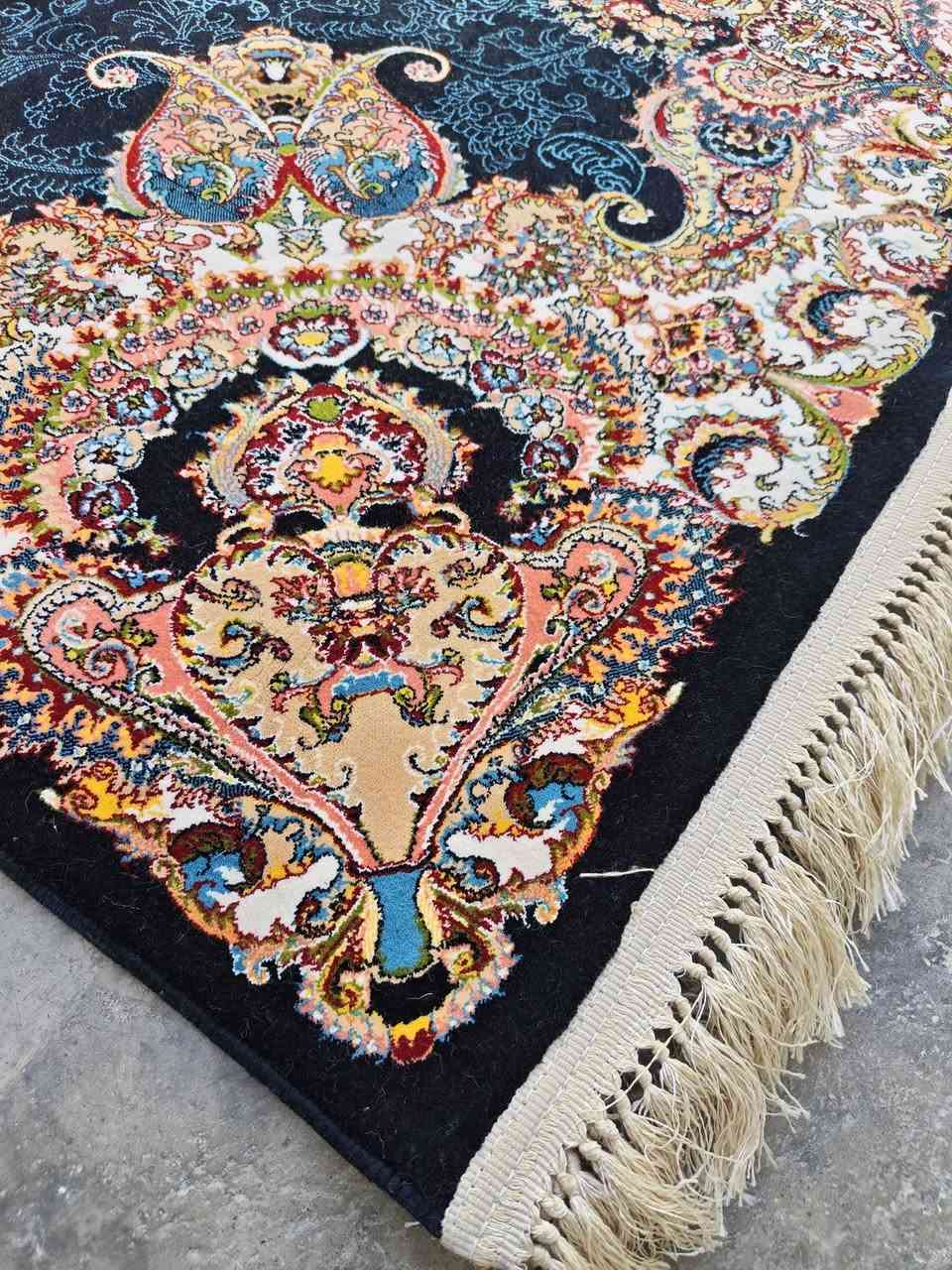 دو  فه رشی ئێرانی 700شانە ی ده ره جە یه ک قیاسی دوو نیم  به چوار  و 2.5بە4 ئه  بۆ ژورێکی  4به5  ئه بێ  یه ک ساڵ دا خراوە  له غه سل شۆراوە و هه ڵ گیراوە ‌له کە لار کۆنە  سعری  300هه زاره  ***********
