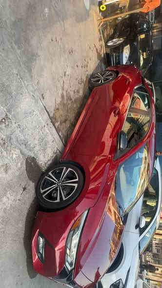 🚗🔥 للبيع — نيسان سنترا SR موديل 2023 / لون موروني 🔥🚗
سيارة نظيفة فوق الممتاز، استعمال بسيط، جاهزة للفحص وين ما تحب.
فئة SR الرياضية بمواصفات كاملة ومطلوبة بالسوق.

✨ المواصفات الكاملة:
 • محرك 4 سلندر اقتصادي جداً
 • كير أوتوماتيك CVT ناعم وموفر
 • نظام تشغيل بصمة
 • فتح الأبواب ببصمة
 • شاشة وسطية مع بلوتوث + USB
 • كاميرا خلفية عالية الدقة
 • حساسات خلفية
 • ستيرنغ تحكم كامل (الصوت + القائمة + مثبت السرعة)
 • مثبت سرعة
 • إضاءة LED نهارية
 • جناح خلفي رياضي SR
 • رنجات SR أصلية
 • مرايا جانبية كهربائية
 • تحكم كهربائي بالنوافذ
 • مقاعد مريحة مع قماش/جلد حسب فئتك
 • A/C بارد جداً
 • مانع انزلاق + أنظمة أمان كاملة
 • شكل خارجي هجومي ولون موروني مرغوب ومميز

📍 الموقع: بغداد – زيونة
📞 للتواصل: ***********7
سعر السياره 150
السيارة جاهزة للفحص و السعر قابل للتفاوض للجاد فقط
