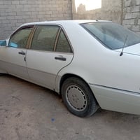 مارسيدس شبح مكينه وكير ٣٠٠٠ بطل اسود السياره كل غراضه كامله عايزه بس ش...