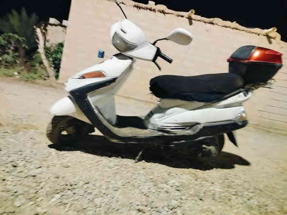 السلام عليكم موجود دراجه فراشه للبيع سعر 300 وبي مجال قليل المكان ديالى خانقين للاستفسار *********** وبي واتساب
