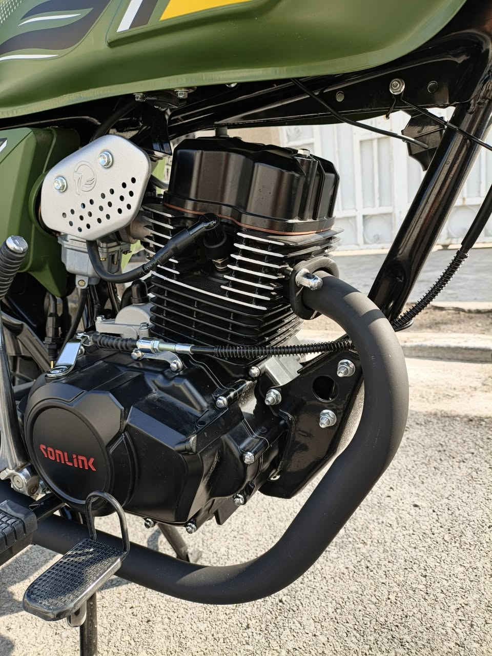 سلام عليكم سونك 200 محرك ضاغطة وزنجيل cbf اول البارحة طالعة من المعرض اوراق 3 بيه ضمان 6 اشهر صار ظرف واريد ابيع سعر مليون و50 مكاني بغداد المنصور رقم ***********
