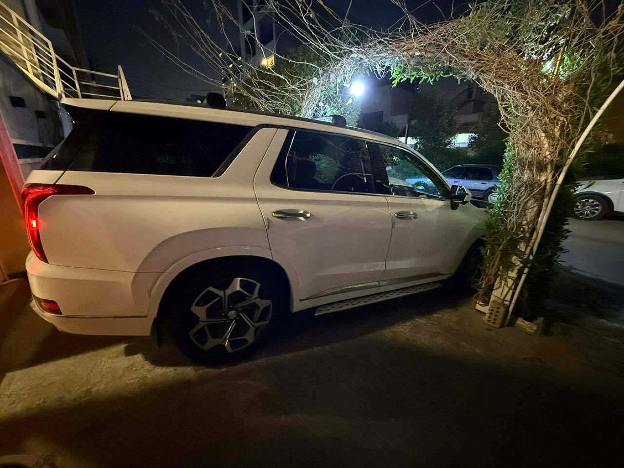 هونداي بالسايد كالكراف فول مواصفات رقم بغداد بأسمي
صور الحادث مرفقة
موديل 2021
ماشية 150 الف كيلومتر
فتحتين سقف 
كشنات جلد 
كشنات كهرباء حتى الكشنات الاخيرة 
صندوق كهرباء
تدفئة تبريد كشن السائق والراكب
كشنات vip منفصل
تبريد ثلاث قطع
رادارات امامي وجانبي 
اربع كامرات 
حساسات امامي خلفي
ماوس للتحكم في وضعيات القيادة + اوضاع الجبلي والصعود
تدفئة ستيرن
كيجات دجتال
انارة داخلية مخفية وتحكم بالالوان
وبعد بيها مواصفات  السعر 28ونص الف دولار

+964 780 771 6463


**إذا كنت صاحب هذا الإعلان وتريد حذفه لأي سبب، رجاءا أرسل رسالة إلى الدعم الفني**