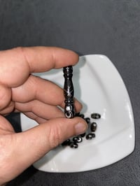 شاهد او مأذنة يسر حجازي قديم دك فضة فيه بعض الخرزات نقص هلال الشاهد كا...