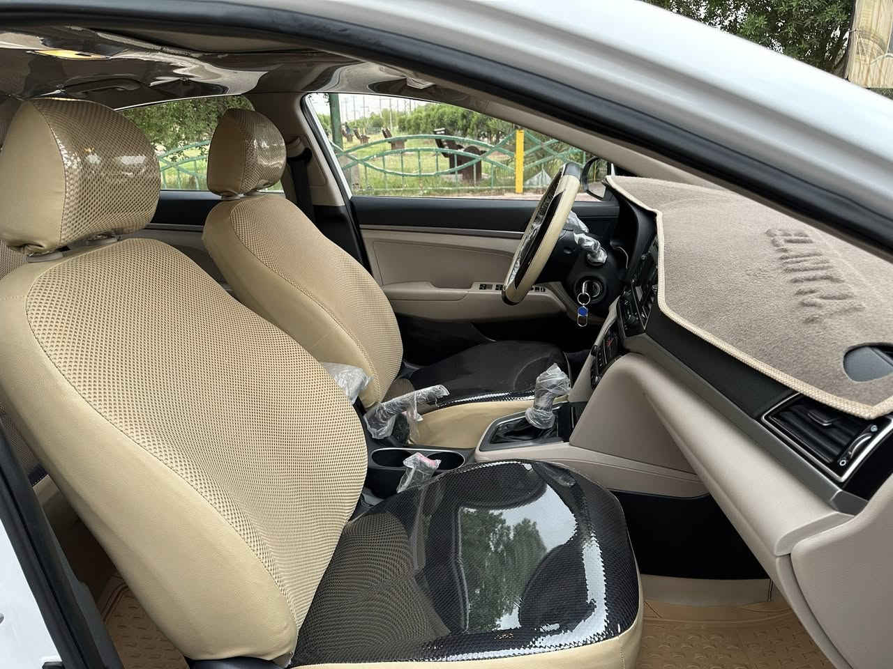 السلام عليكم لنتره خليجيه مديل ١٧ مكينه الفين دوش لسياره فول موصفات مكفوله وبيهه طخه بسيطه مثل ماشوفون بل صوره ماشيه ١٢٤ الف لحقيقه احلى من لصوره مكاني كوت حي لجهاد لسعر 150 بيه مجال لرقم ***********
