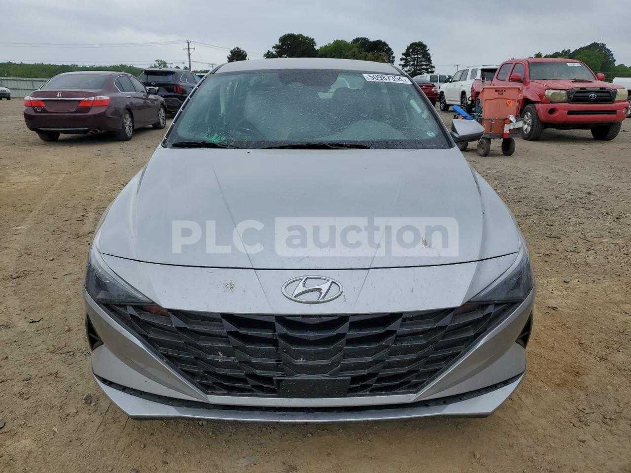 انترا٢٣بغداد بسمي محرك ٢٠٠٠دو ش بدون ايرباك حادث مرفوق بالصور مع السونار موجود خاص وتصال***********
