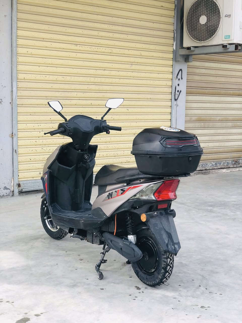 السلام عليكم
دراجة سكنس شحن للبيع 2025

المواصفات.... 

6بطاريات  3 سرع

السرعة 70 حقيقي

بصمة + دبل سويج 

نظام P  امان الدراجة

نظام R للرجوع للخلف

جوزة قطع نارية بالكامل 

شاشة دجتال  

الشحنة الوحدة تمشيك 45 كيلو

وبعد مواصفات الشحن المعروفة

دراجة خير من الله ونظيفة 

السعر 590 وبيها مجال  

العنوان/بغداد الغزاليه 

للاستفسار/اتصال او واتساب 

‭0787 075 9296‬
