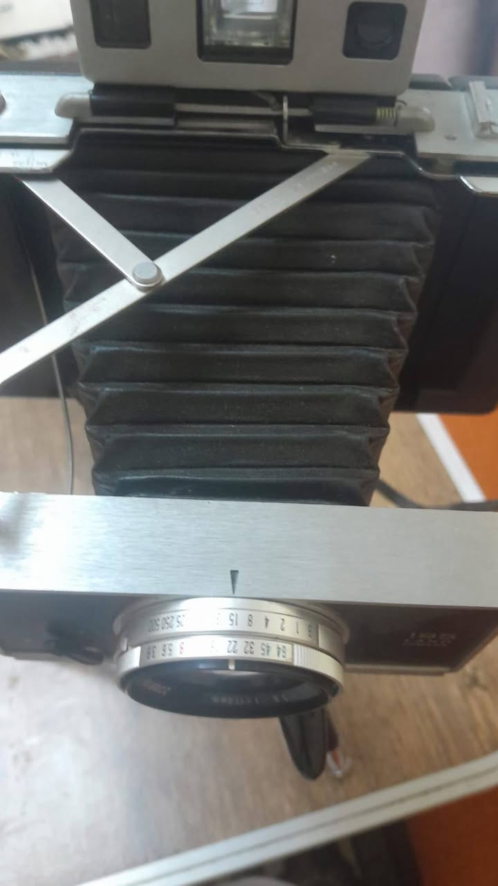 كاميرا بولارويد فنتج أصلية (Polaroid Land Camera) - بحالة المصنع النادرة 📸✨
لعشاق الأنتيكات وهواة التصوير الكلاسيكي والزمن الجميل، فرصة ممتازة لا تتكرر!

للبيع كاميرا بولارويد فورية (منفاخ) كلاسيكية أصلية، قطعة فنية وتحفة ديكورية نادرة تعود لستينيات القرن الماضي. تعمل


**إذا كنت صاحب هذا الإعلان وتريد حذفه لأي سبب، رجاءا أرسل رسالة إلى الدعم الفني**