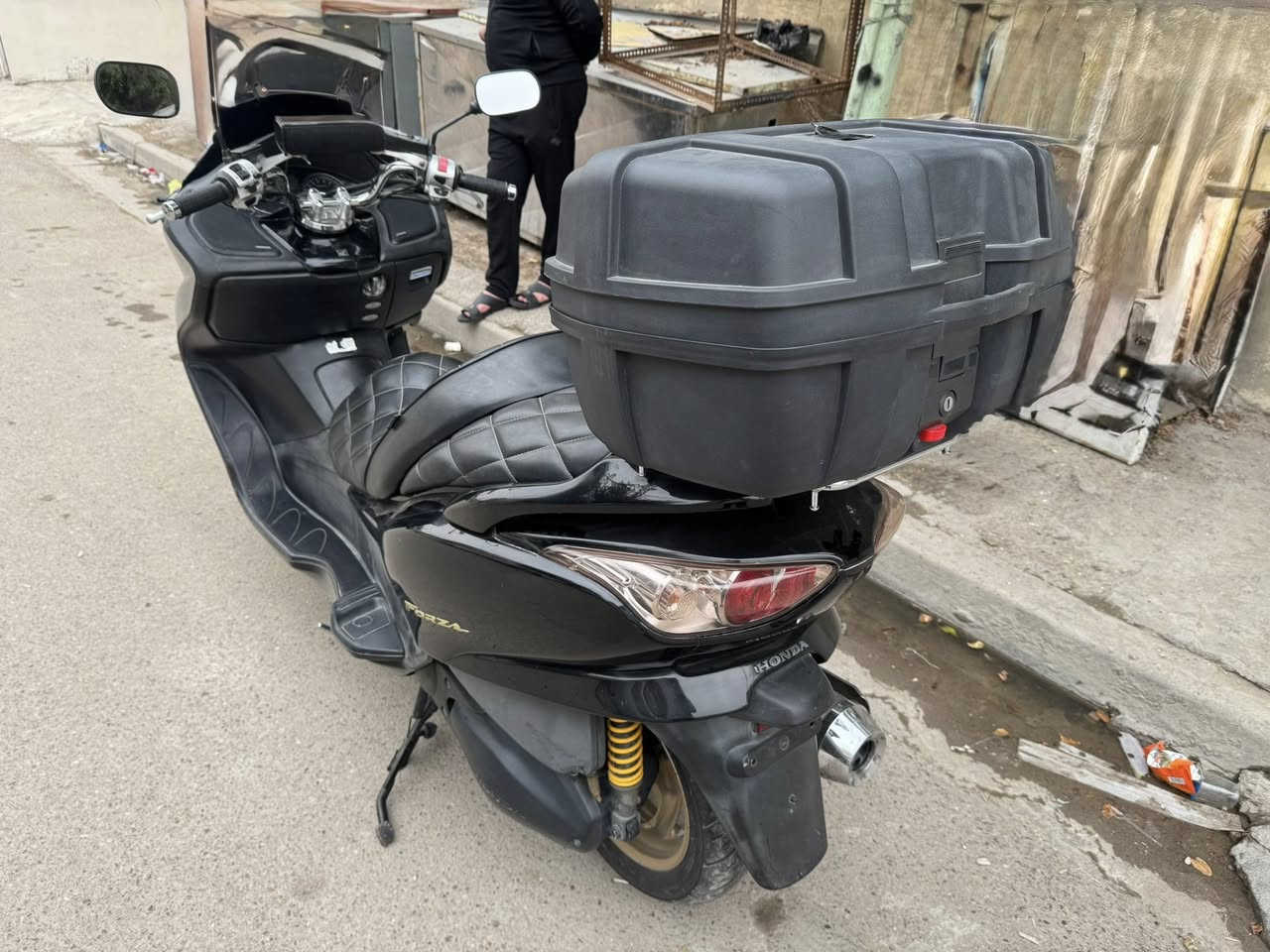 سلام عليكم 
فورزه 08 كرستال بصمه 
  4 تحويلات 7 كير 
الدراجه وياله ذهبي نجمه بلادي ودبلات خلفي وامامي ذهبي وعلامات ذهبي بلاد ،

مكفوله كفالة عامة من كلشي مكينه بلاد وممفتوحه بلادية كهربائياتها كلها شغاله 
شلعه ومعدل خير من الله 
حماوتها طبيعيه ربع فوك الربع شويه 
نكره باي وقت 
اوراقها منفيسات كامله
كفرات بلاديه نظافتهن 95% 
خير من الله الدراجه الله شاهد  
بانزين محسن ودهن امزويل  ما ناقصها برغي واحد الدراجه ونظيفة بمعنى الكلمه مال جناي 
بصمه وسويج طوارئ ومفتاحين مال جنطه الخلفيه 

السعر (14ونص) وبيها مجال قليل 

مكاني بغداد مدينة الصدر 

***********
