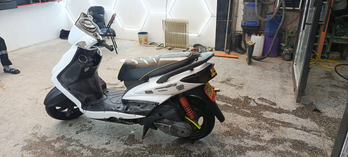 سلام عليكم للبيع دراجه سكنس فحل كابريتر مكفوله كفاله عامه خرسه ربع نكره بكل وقت دهن امزويل هسه بدلته تاخذ دراجه تترحملي السعر 600الف  مكاني بغداد الدوره شارع 60رقمي ***********
