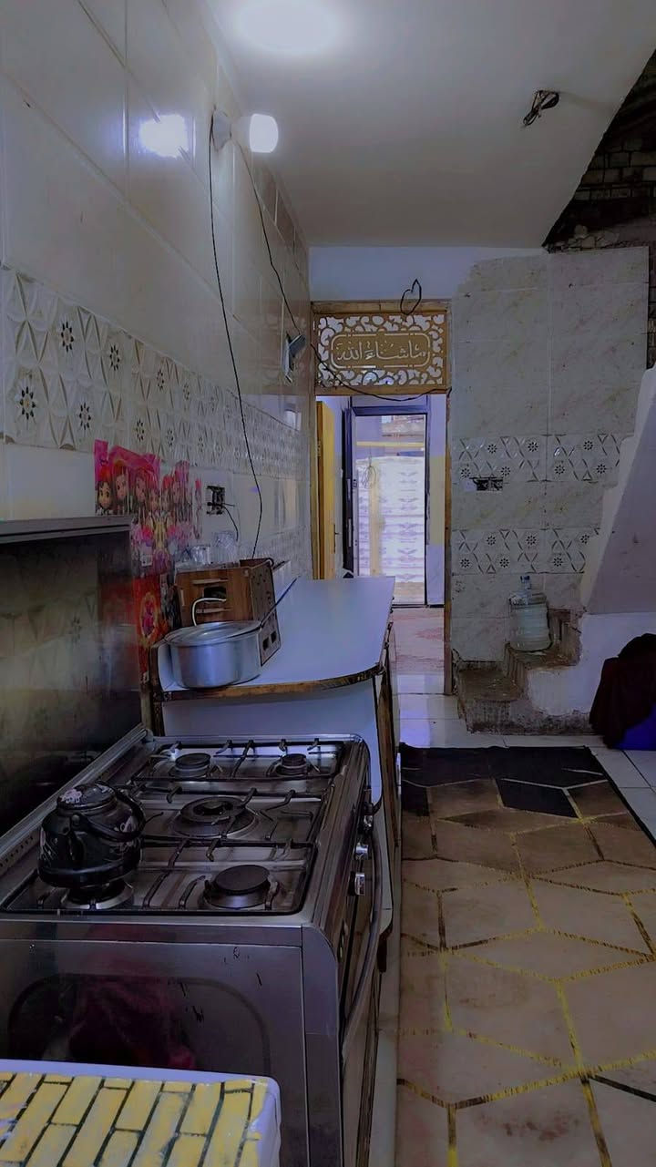 لبيع ٥٠ متر زراعي بلخامسه يم الدعم اللوجستي قرب حسينيه رقيه صاله و٣غرف نوم ٣في١٧ ***********
