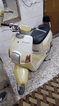 دراجة بوليس • مستعجل • فيها حك