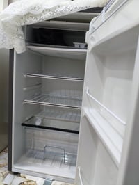 ثلاجه ٨ قدم • هونداي • نضيفه