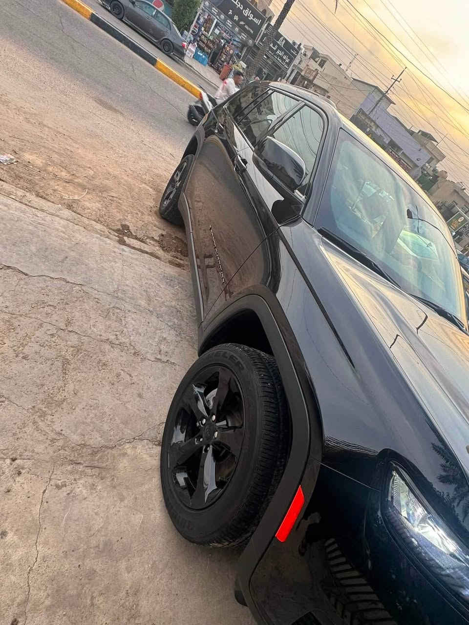 جيب كراند شيروكي بلاك توب بيع او مراوس سورينتو الشكل الجديد
: 2024 . (وارد امريكي) .
293hp . V6. 3.6L : المحرك
العداد : 8 الف ميل جديدة كلش ع وضع الشركة .
المواصفات :
* 7 راكب .
دفع رباعي 4x4 .
رادار امامي مع مانع تصادم .
تحذير الخروج عن المسار .
تحذير النقطة عمياء .
نظام تحذير عند التقاطعات.
* شاحن موبايل وايرلس.
* ويل قياس 20 انج .
* فتحة سقف .
* لوحة القيادة بقياس 12 أنج.
* كير شفتر بالستيرن .
* كاميرا خلفية.
*شاشة متوسطة 8.1 أنج
* المصابيح الأمامية زنون .
* كشافات الضباب زنون،
* دخول ذكي.
الصندوق الخلفي كهربائي .
فرش المقصورة الداخلية من الجلد والشاموا .
مقعد السائق كهربائي .
المقاعد الأمامية تدفئة .
حساسات خلفية .
دوسات جانبية .
مكيف خلفي .
تدفئة مقود القيادة .
مانع تصادم خلفي .
بلوتوث تلفون .
الضرر: حادث كلش خفيف (سطحي)ربع جاملغ خلفي وربع الباب الخلفي 
السعر 34
⭕️ مكاني بغداد / السيدية
دخول جديد 
***********
