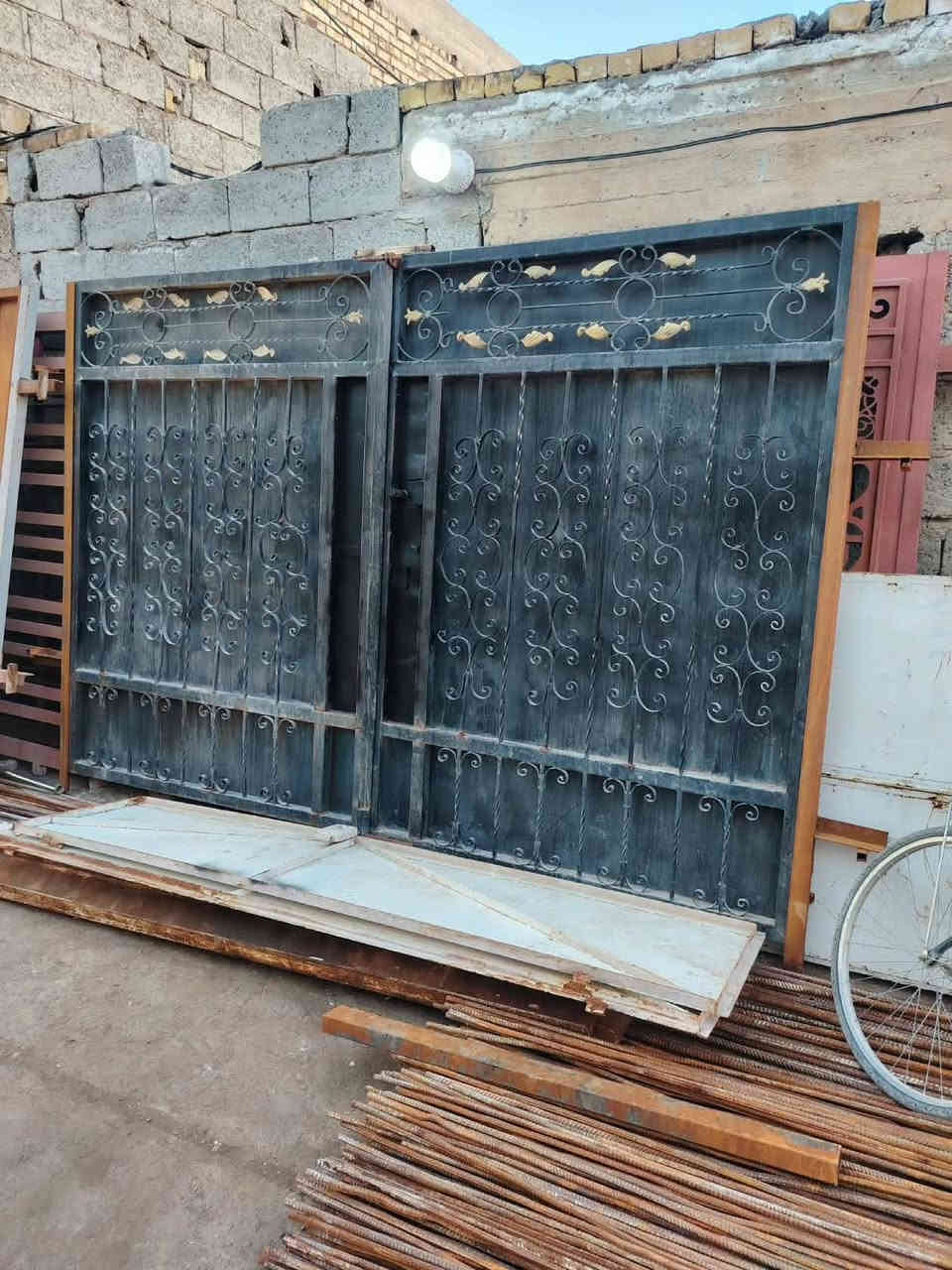 تشكيلة ابواب تناسب الاذواق حديثه حديد وبلاستك وشبابيك وشيش مستخدم بإدارة أحمد الويسي  مقابيل علوه بلدروز النموذجيه رقم ***********
