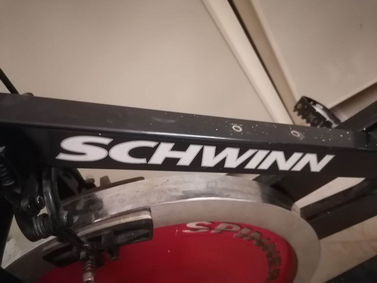 بايسكل رياضي نوع ثقيل امريكي بالة مستعمل 
يعمل بصورة جيده 
بيها ايضا وضعيات  سرعة خفيفة بطيئة
وسرعة   ثقيلة بطيئة 
ووضعيات ديناميكية  اخرى  
السعر  330 
الف دينار عراقي 

المكان كركوك /الشورجة 

*********** كركوك, العراق
