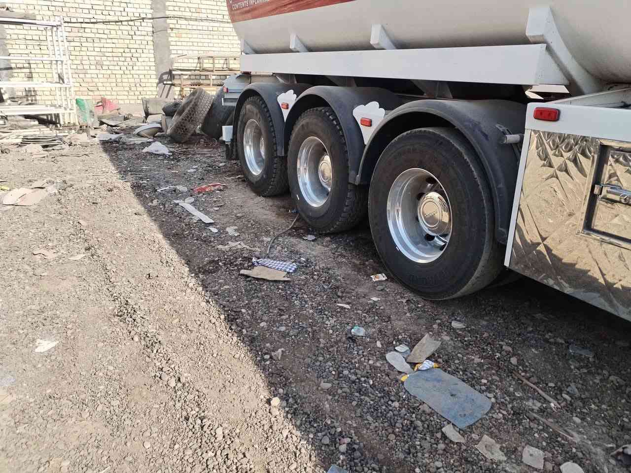 1_ سكانيه 2004
2_ تانكي روعه
3- تخم تاير تخم ويل كب
4- كفاله عامه جي بي اس
5- كهربائيات كله بالوني جديد
6- ***********
7- السعر 3
