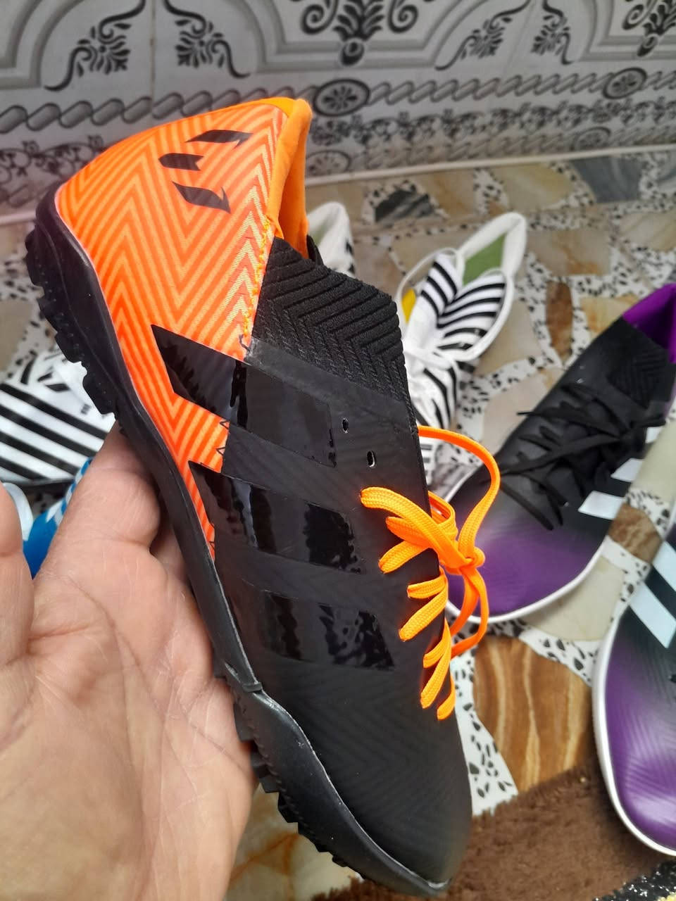 حذاء مسي الاصلي خياط داخلي قطع تحفه الوان وقياسات للتواصل خاص او الاتصال ***********
