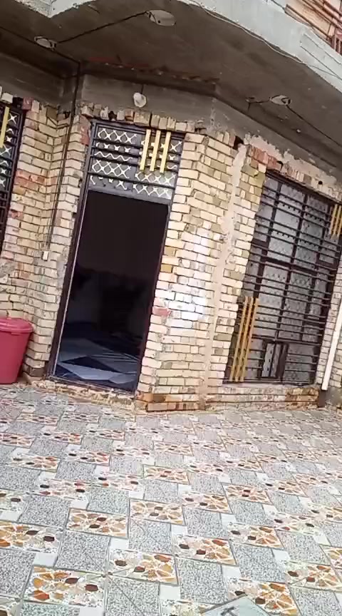 سلام عليكم بيت للبيع طابقين الول طابوك والثاني بلوك مصبوب ماكامل خط اول مي كهرباء محولتين ثنينهن شغلات رابع بيت عن الشارع العام مجاري بي موجوده العنوان النهروان قريت عكيل موجود وات ساب موجود خاص *********** الاتصال المساحه 140 متر يبعد عن الشارع العام 70 متر وتبليط من الشارع العام للباب البيت
