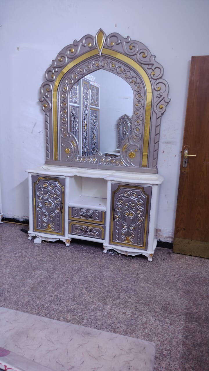غرفه مستخدمه سنتين درجه أوله
***********
