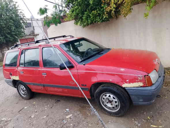 كاديت ستيشن موديل ٩١ رقم الماني سنويه عظم وكابون بانزين بيها.. گير ومحرك وطخم شرط وتايرات وباتري جدد السعر ٢٨ وبيها مجال.. شرط التحويل.... 
الاتصال ***********
